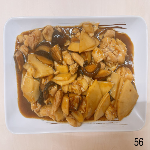 Pollo con bambú y setas